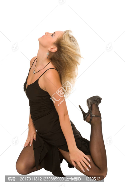 穿黑衣服的女人