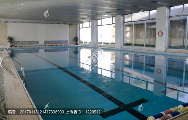 室內(nèi)游泳池