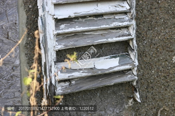 腐朽的百葉窗