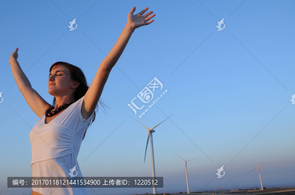 婦女和風(fēng)力渦輪機