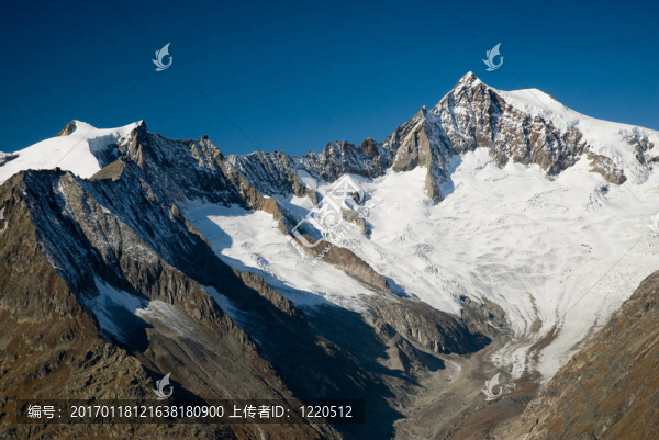阿萊奇峰