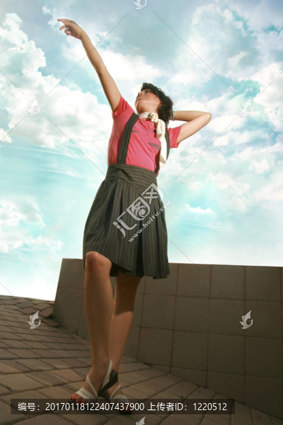 指向天空