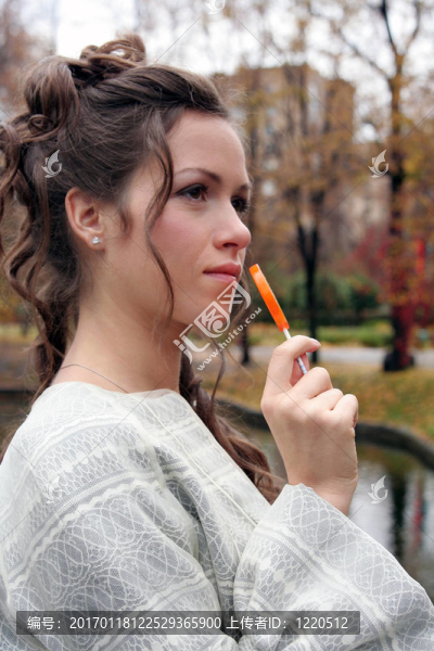 有糖糖果的女孩