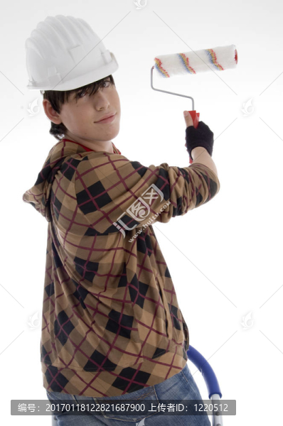微笑的年輕建筑師與油漆刷