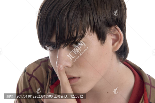 男孩命令你保持沉默