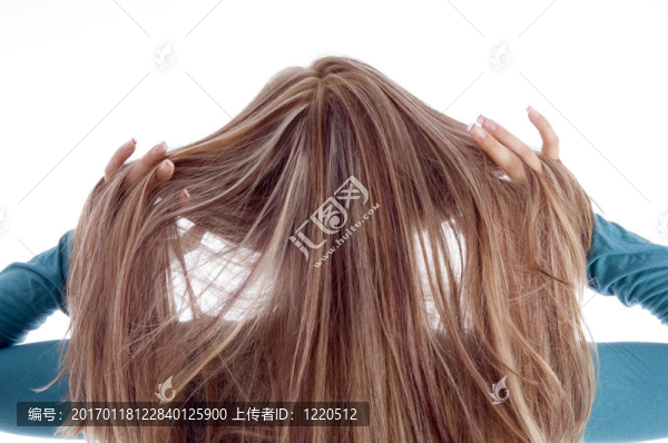 金發(fā)女人的頭發(fā)