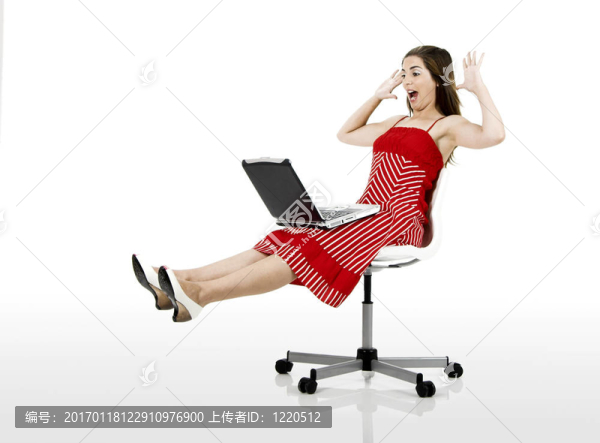 筆記本電腦的女人