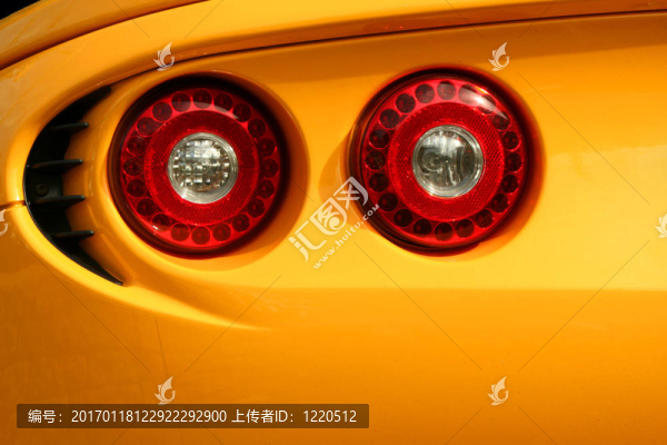 黃色跑車尾燈
