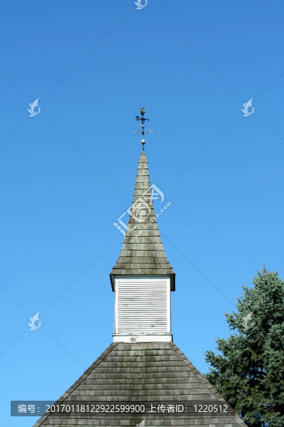 帶風(fēng)向標(biāo)的老歷史屋頂