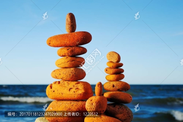 海灘上的紅石頭