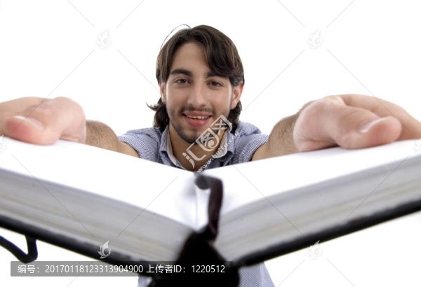 聰明的家伙拿著他開(kāi)的日記-匯圖網(wǎng) www.fosd68.com 聰明的家伙拿著他開(kāi)的日記