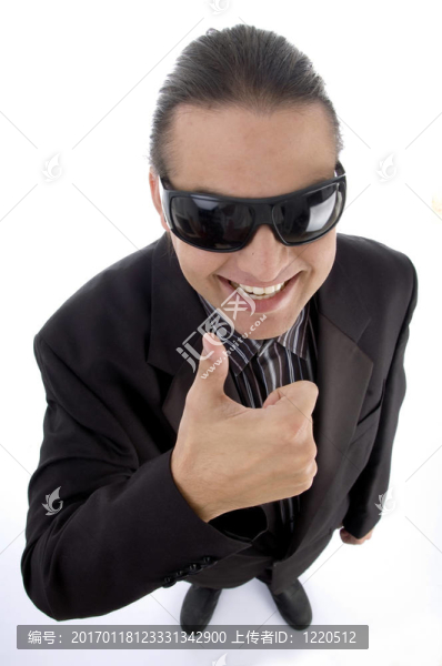 服務(wù)提供商戴眼鏡