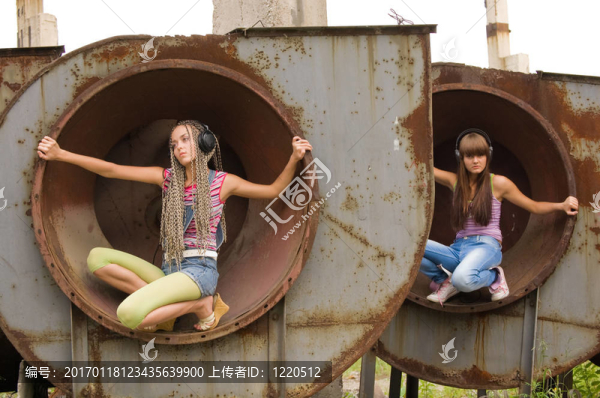兩個(gè)女孩在圈子里4