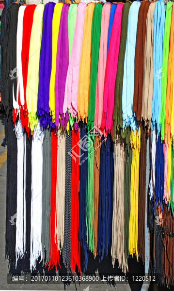 許多彩色的鞋帶