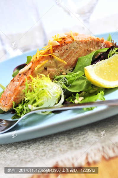 烤鮭魚沙拉