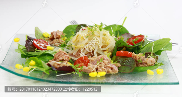 與金槍魚沙拉