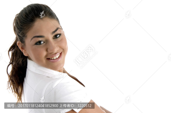 微笑的模特看著你