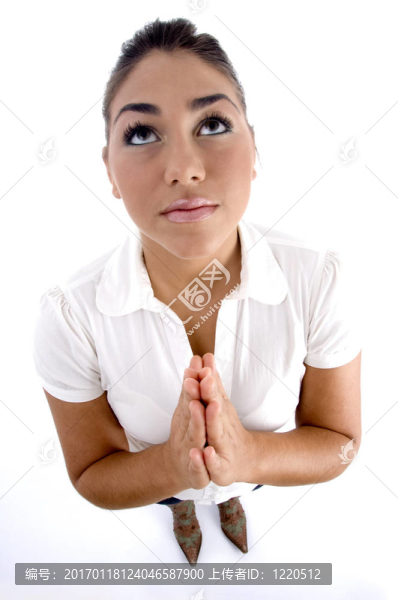 祈禱的年輕女子