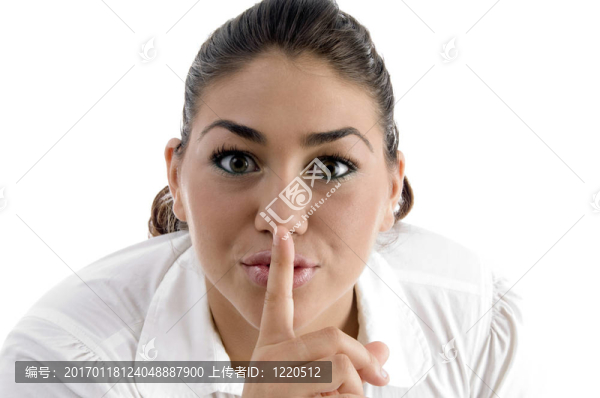 指示沉默的女人