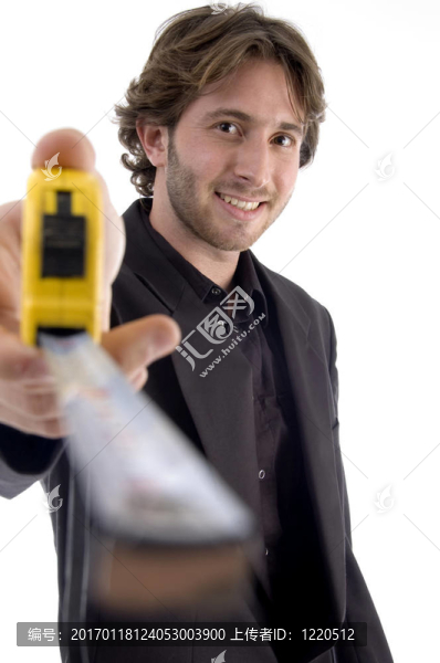顯示測量帶的男性