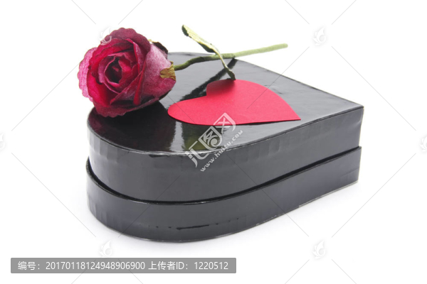 禮品盒上的紅玫瑰