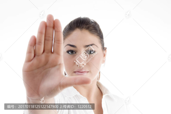 年輕迷人的女人與停止手勢(shì)-匯圖網(wǎng) www.fosd68.com 年輕迷人的女人與停止手勢(shì)