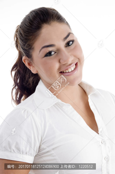 漂亮的年輕白人微笑著看著相機(jī)