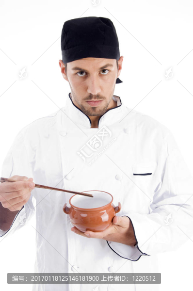 男廚師介紹中國菜