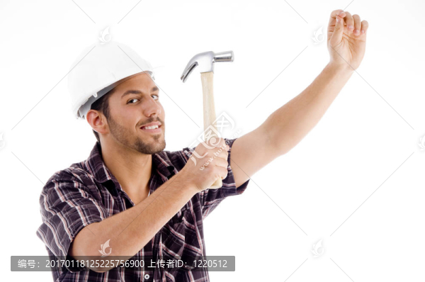 用錘子行動的工程師
