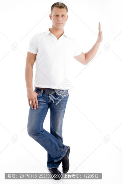 時尚男人的姿勢