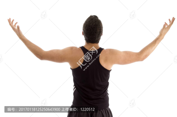 抬起雙臂的男人的背部姿勢