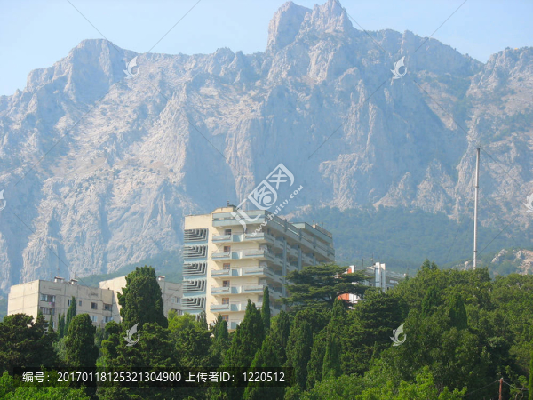 克里米亞背景下的南岸酒店建筑-匯圖網(wǎng) www.fosd68.com 克里米亞背景下的南岸酒店建筑