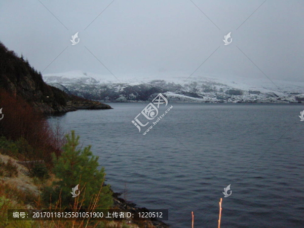 秋天和冬天的峽灣