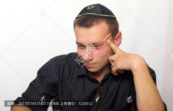 他反映了