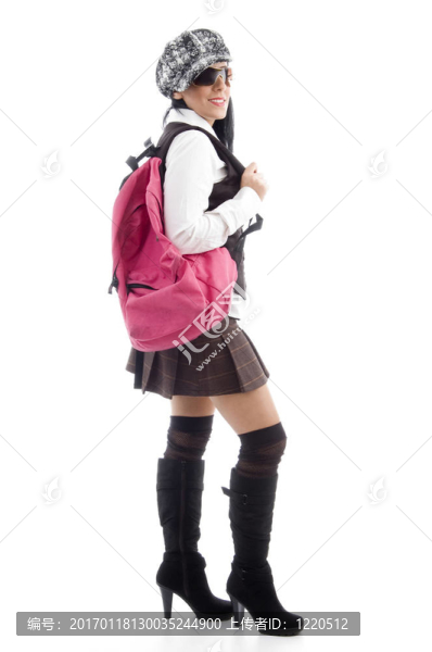 帶書包的年輕學生