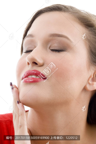 女冒充眼睛閉上