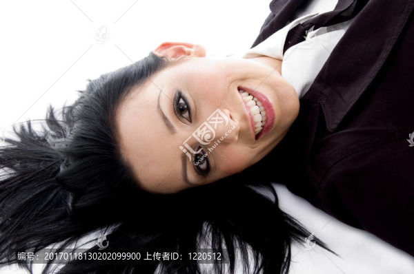 年輕的律師微笑