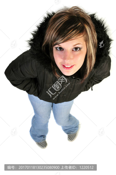 大衣里的女人