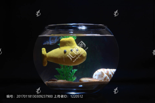 潛艇在水族館
