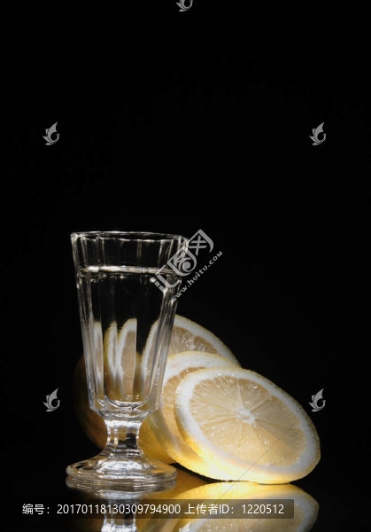 伏特加酒和檸檬