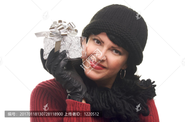 微笑的女人拿著禮物