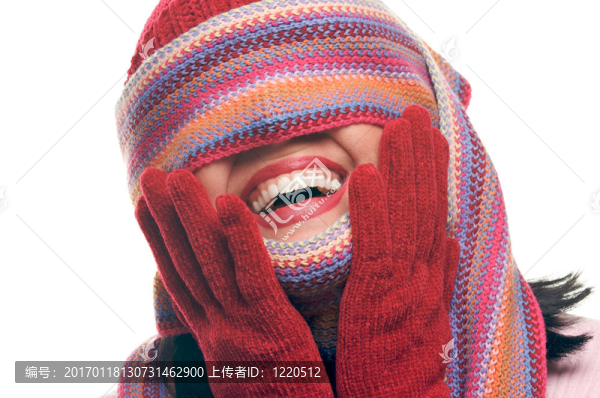 迷人的女人與彩色圍巾眼睛