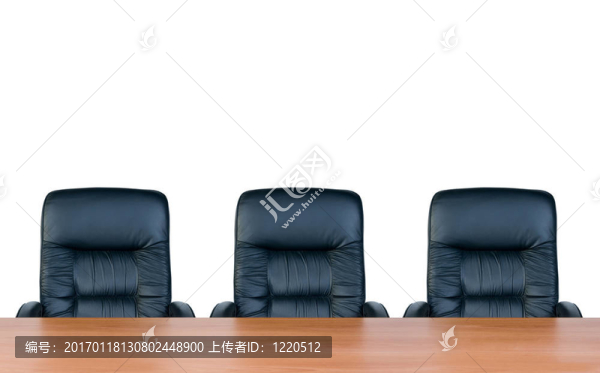 三把扶手椅和桌子