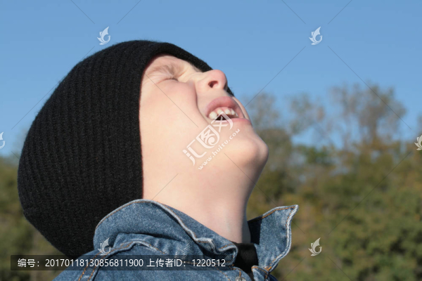 孩子哭了