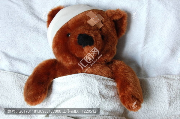 床上有傷的泰迪熊-匯圖網(wǎng) www.fosd68.com 床上有傷的泰迪熊