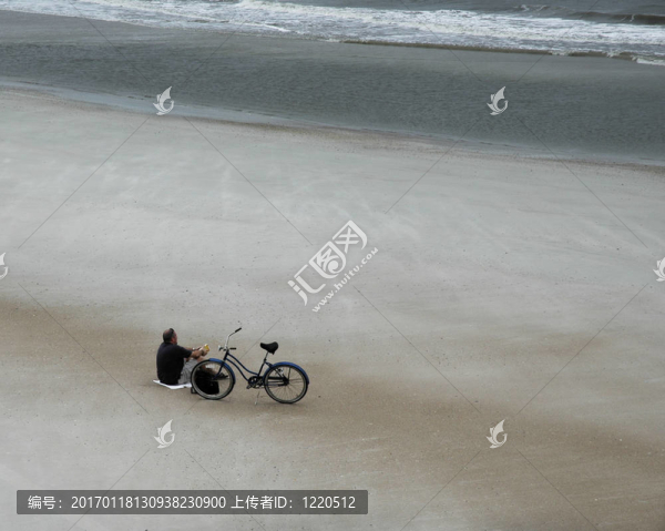 在海灘上的孤獨(dú)