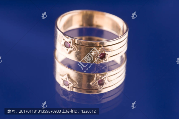 藍(lán)色的金色戒指