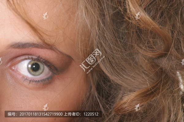 眼睛的女人