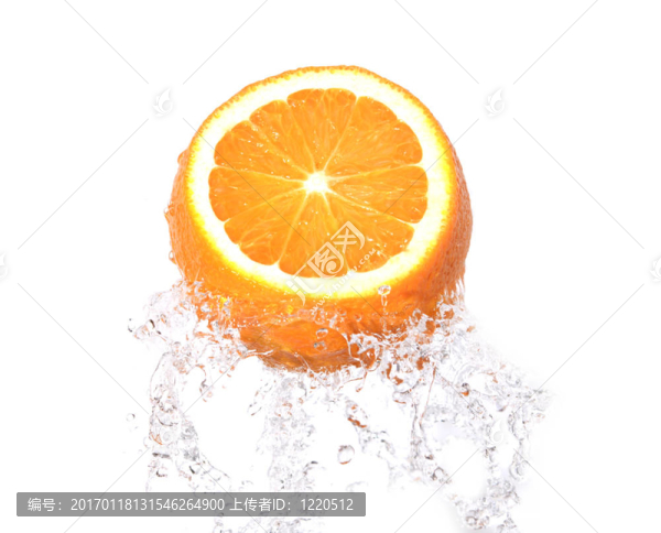 橙色水果在飛濺