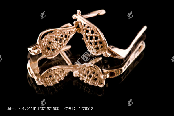 耳環(huán)上的耳環(huán)